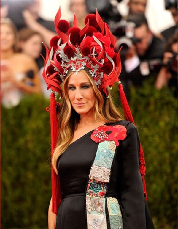 НЕЙНО ВЕЛИЧЕСТВО ШАПКАТА – КРАЛИЦА НА МОДНИЯ ГАРДЕРОБ